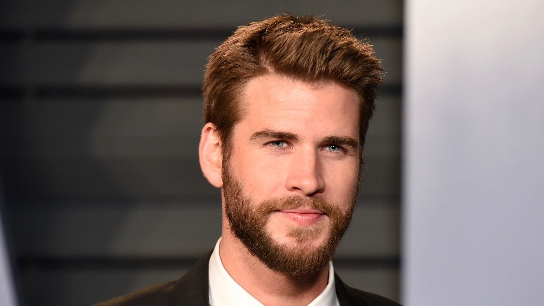 Лиам Хемсворт в роли Геральта